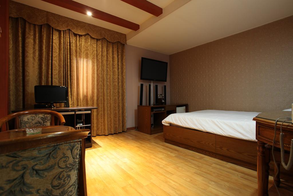 Monaco Hotel Csedzsu Szoba fotó