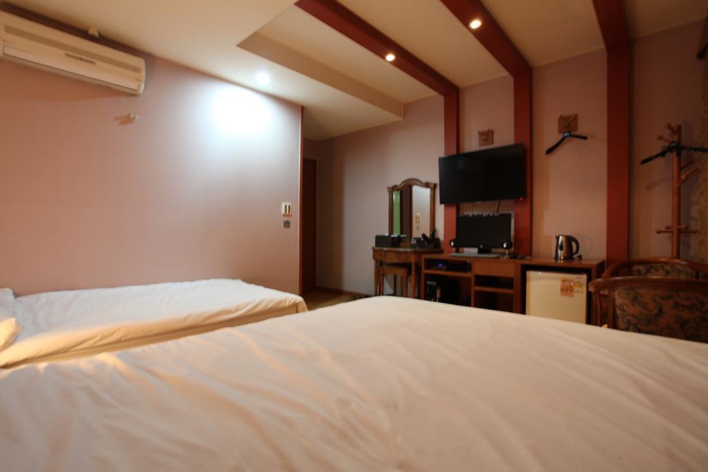 Monaco Hotel Csedzsu Szoba fotó